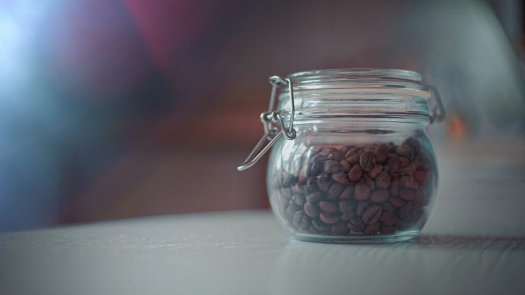 瓶の中のコーヒー豆
